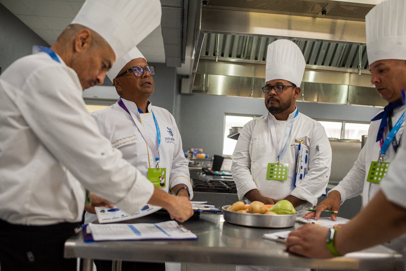 Jonathan Angulo en mesa técnica culinaria