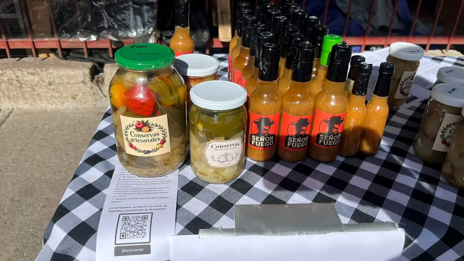 Productos reales de Señor Fuego Artesanal en la feria
