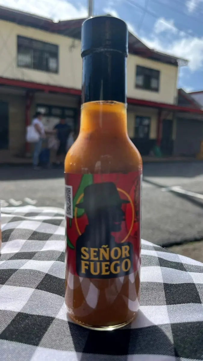 Botella Señor Fuego en la feria